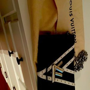 Brand New-leather Louis Vuitton great style